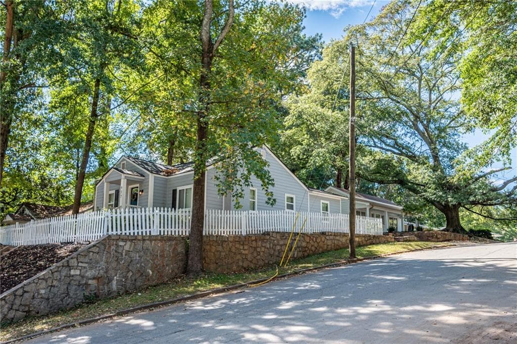 4 bedroom, 4 bathroom, 1,860 sq ft single family residence for sale at 937 Lawton Street, Atlanta, GA 30310 — photo 2