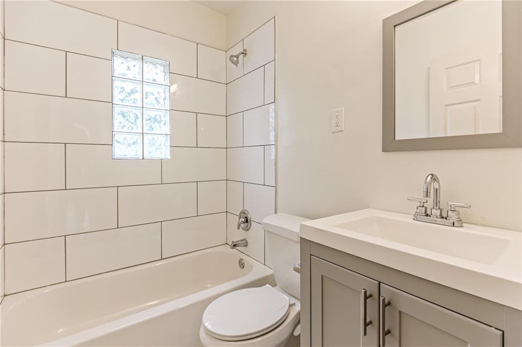 4 bedroom, 4 bathroom, 1,860 sq ft single family residence for sale at 937 Lawton Street, Atlanta, GA 30310 — photo 9
