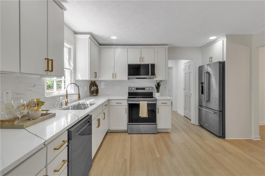 5 bedroom, 4 bathroom, 2,892 sq ft single family residence for sale at 1414 Golf Link Drive, Stone Mountain, GA 30088 — photo 9