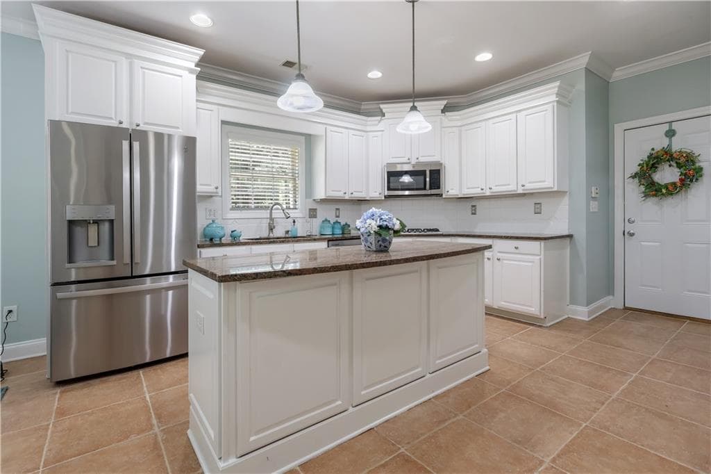 4 bedroom, 4 bathroom, 3,293 sq ft single family residence under contract at 723 Euel Drive, Mcdonough, GA 30252 — photo 9