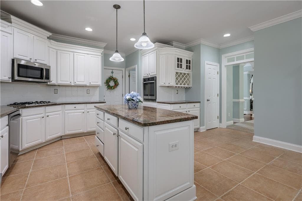 4 bedroom, 4 bathroom, 3,293 sq ft single family residence under contract at 723 Euel Drive, Mcdonough, GA 30252 — photo 10