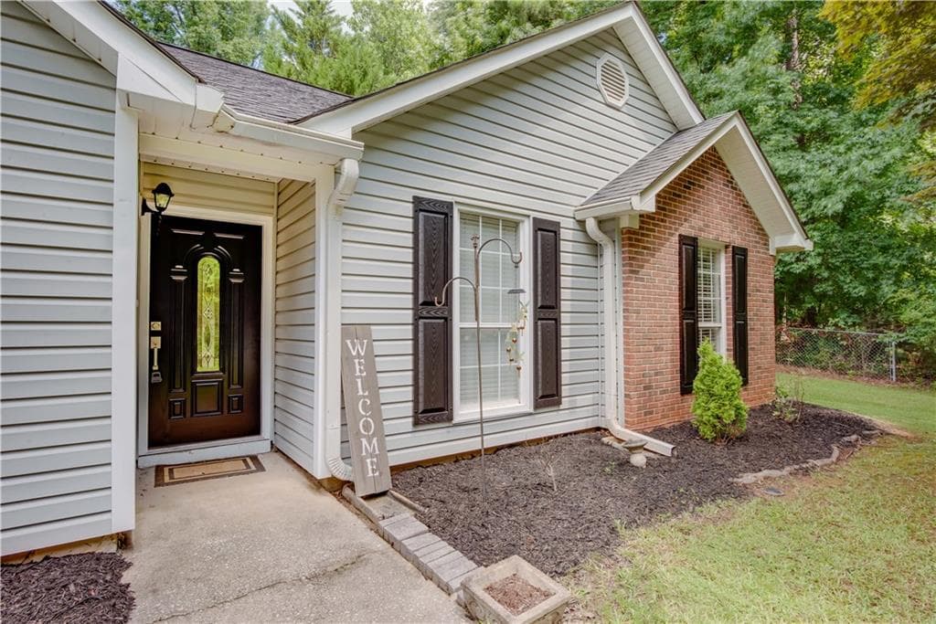 3 bedroom, 2 bathroom, 1,318 sq ft single family residence for sale at 289 Marsha Way, Sharpsburg, GA 30277 — photo 3