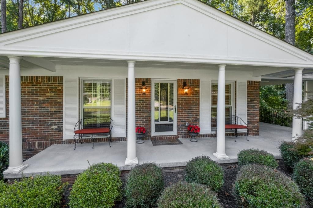 3 bedroom, 2 bathroom, 1,075 sq ft single family residence for sale at 1626 Wildwood Road, Marietta, GA 30062 — photo 3