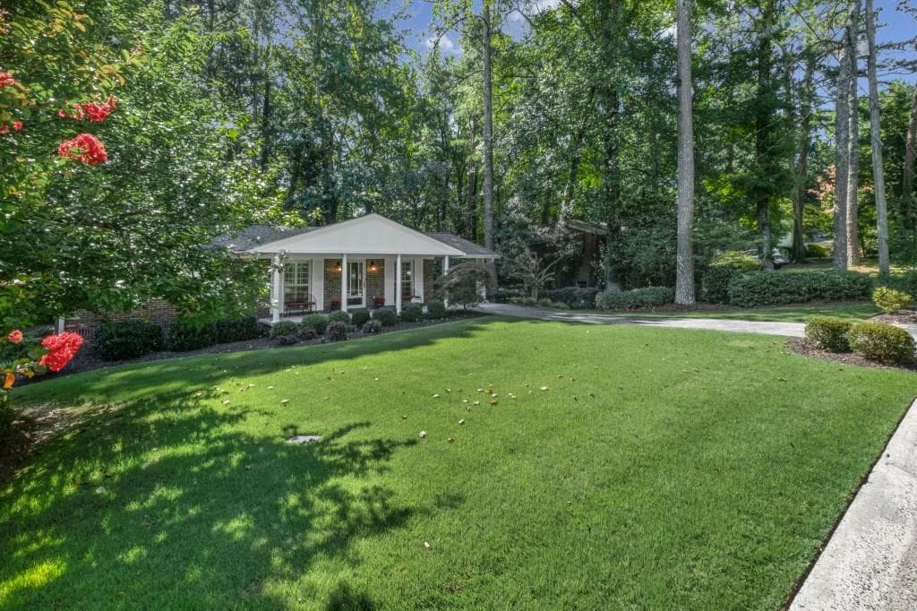 3 bedroom, 2 bathroom, 1,075 sq ft single family residence for sale at 1626 Wildwood Road, Marietta, GA 30062 — photo 4