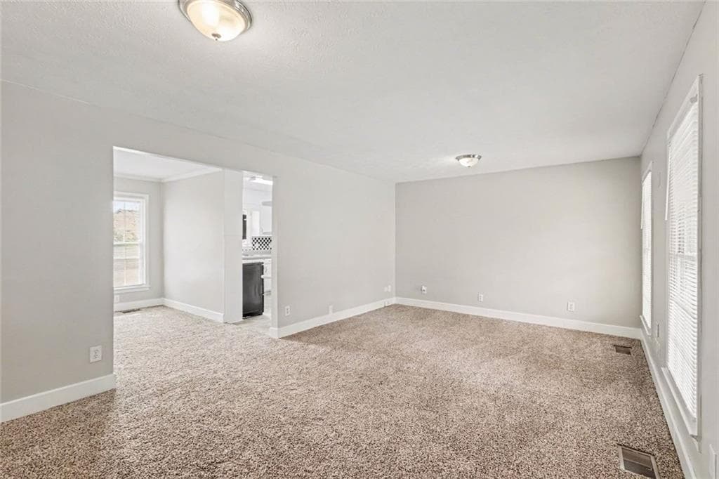 3 bedroom, 2 bathroom, 1,321 sq ft single family residence for sale at 4938 Kings, Douglasville, GA 30135 — photo 3