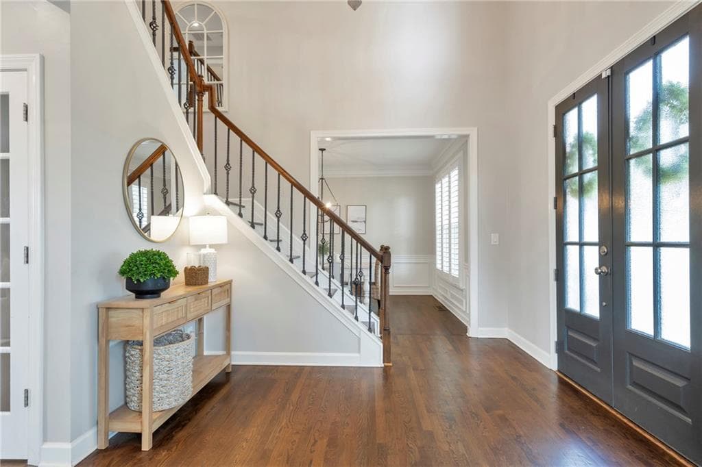 5 bedroom, 4 bathroom, 3,652 sq ft single family residence for sale at 1730 Bucks Club Drive, Alpharetta, GA 30005 — photo 3