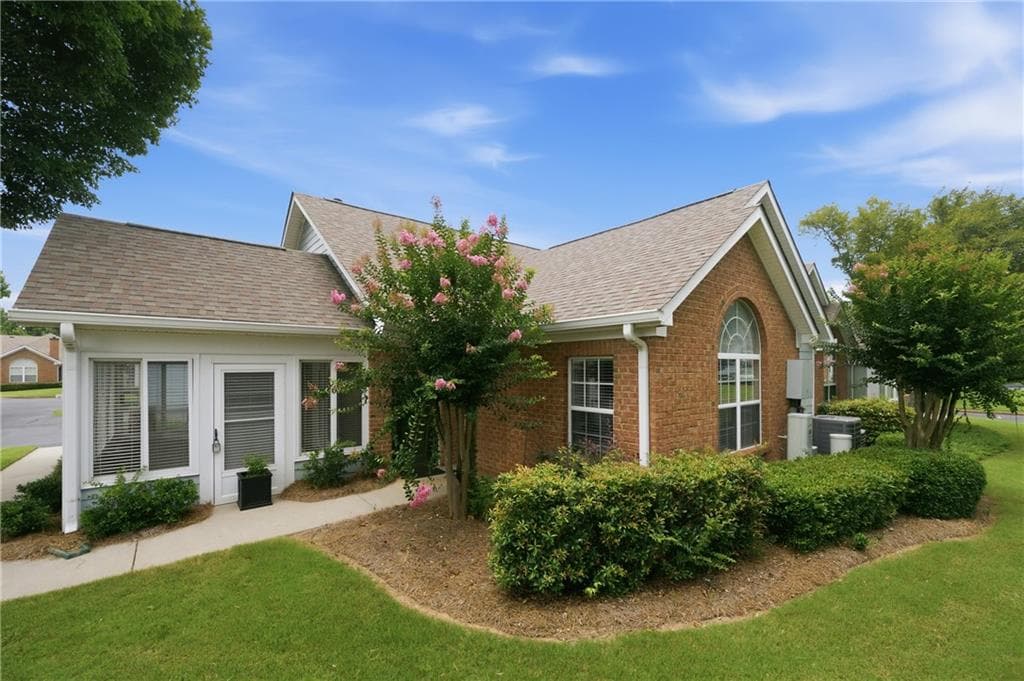 2 bedroom, 2 bathroom, 1,350 sq ft condominium for rent at 19108 Harvest Ridge Lane 19, Johns Creek, GA 30022 for $2,500 a month — photo 1 of 35
