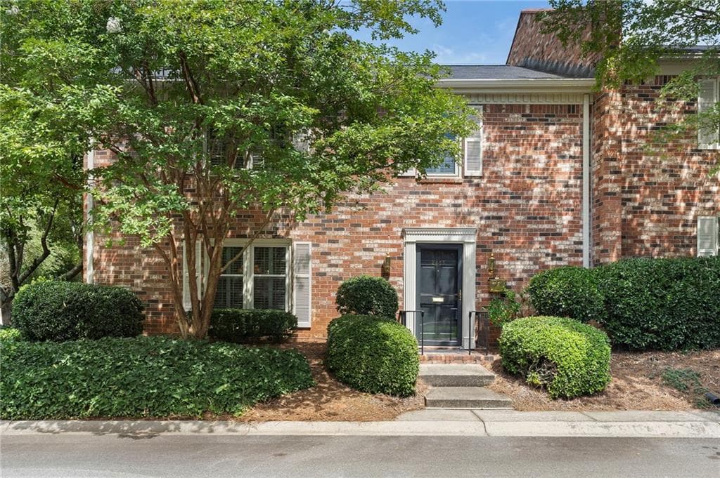 4 bedroom, 3 bathroom, 2,376 sq ft townhouse sold at 2455 Leafgate Road, Decatur, GA 30033