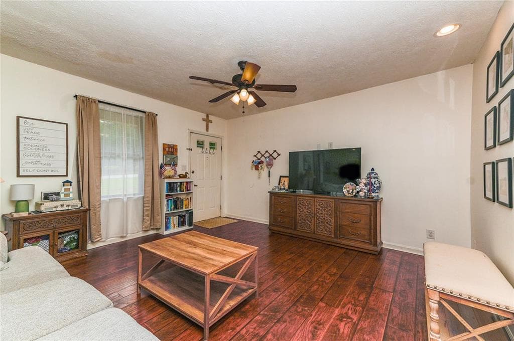 duplex under contract at 351 Freeport Drive, Lawrenceville, GA 30046 — photo 2