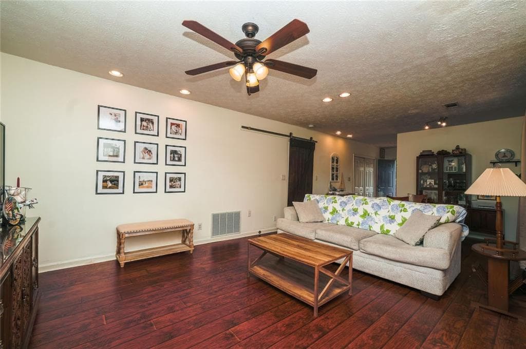 duplex under contract at 351 Freeport Drive, Lawrenceville, GA 30046 — photo 3