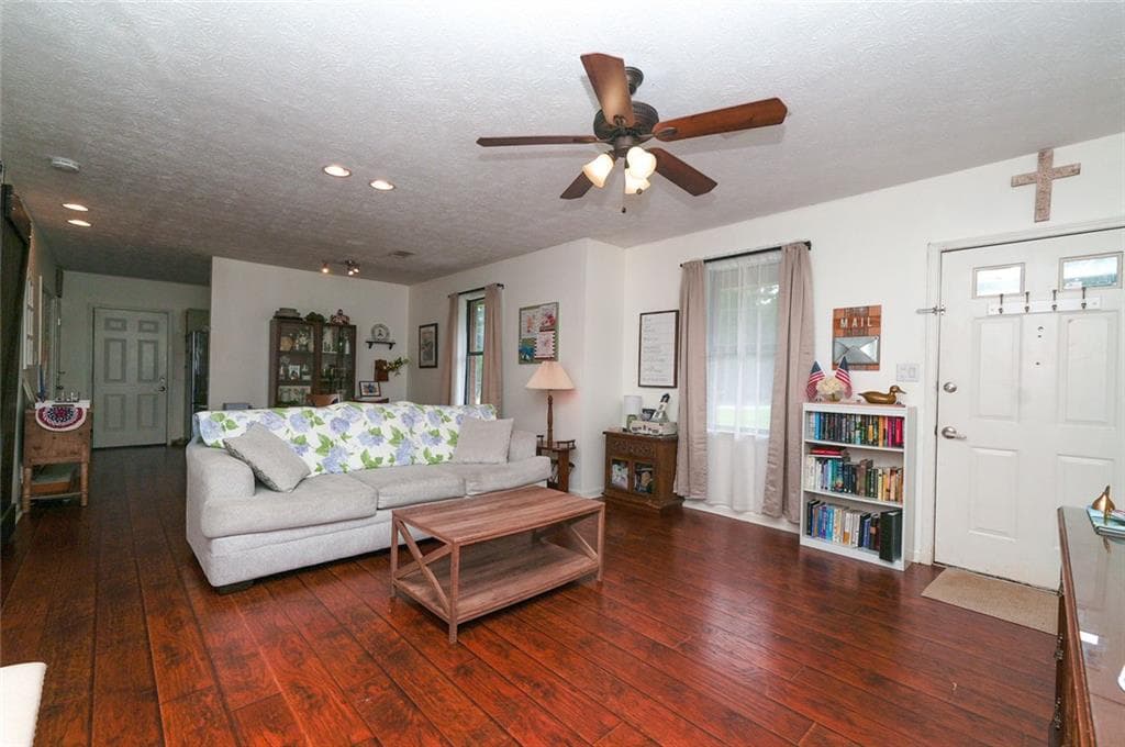 duplex under contract at 351 Freeport Drive, Lawrenceville, GA 30046 — photo 4
