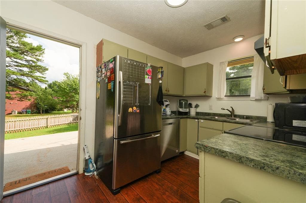 duplex under contract at 351 Freeport Drive, Lawrenceville, GA 30046 — photo 6