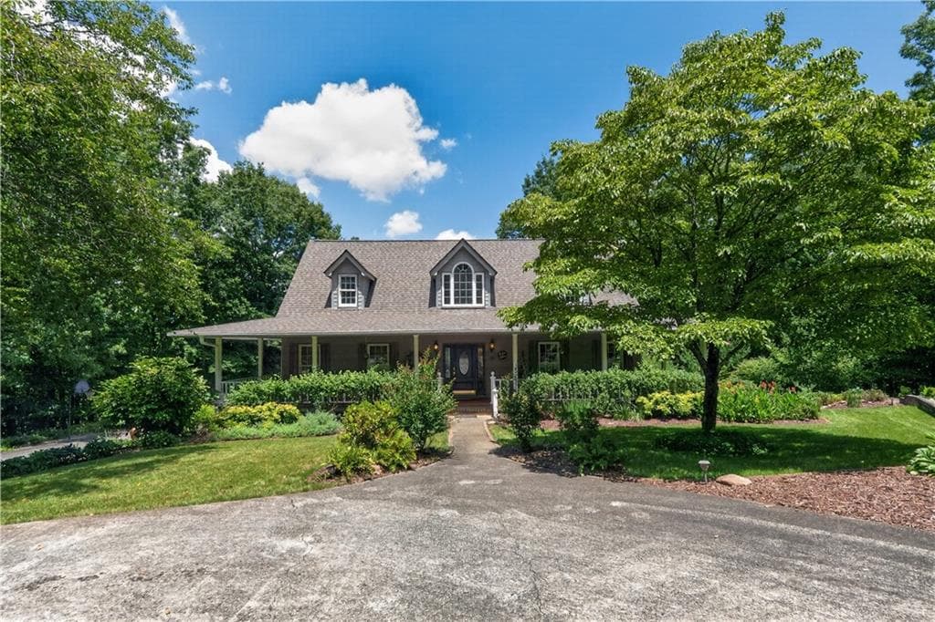 3 bedroom, 3 bathroom, 2,885 sq ft single family residence under contract at 330 Scarlet Lane, Lakemont, GA 30552 — photo 2