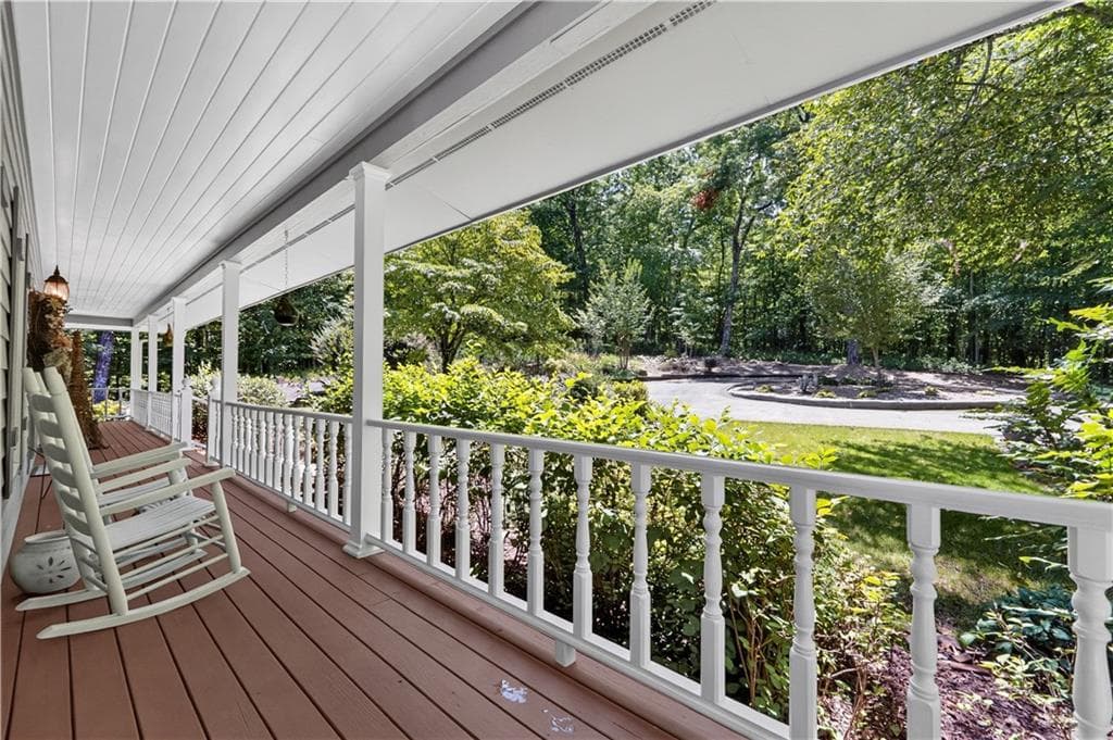 3 bedroom, 3 bathroom, 2,885 sq ft single family residence under contract at 330 Scarlet Lane, Lakemont, GA 30552 — photo 4