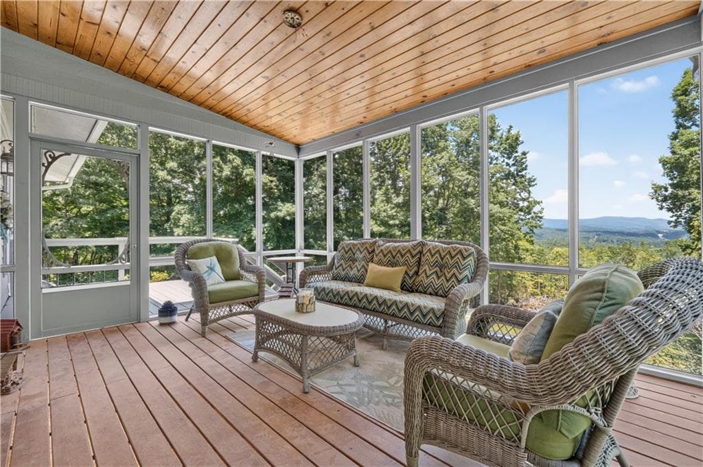 3 bedroom, 3 bathroom, 2,885 sq ft single family residence under contract at 330 Scarlet Lane, Lakemont, GA 30552 — photo 9