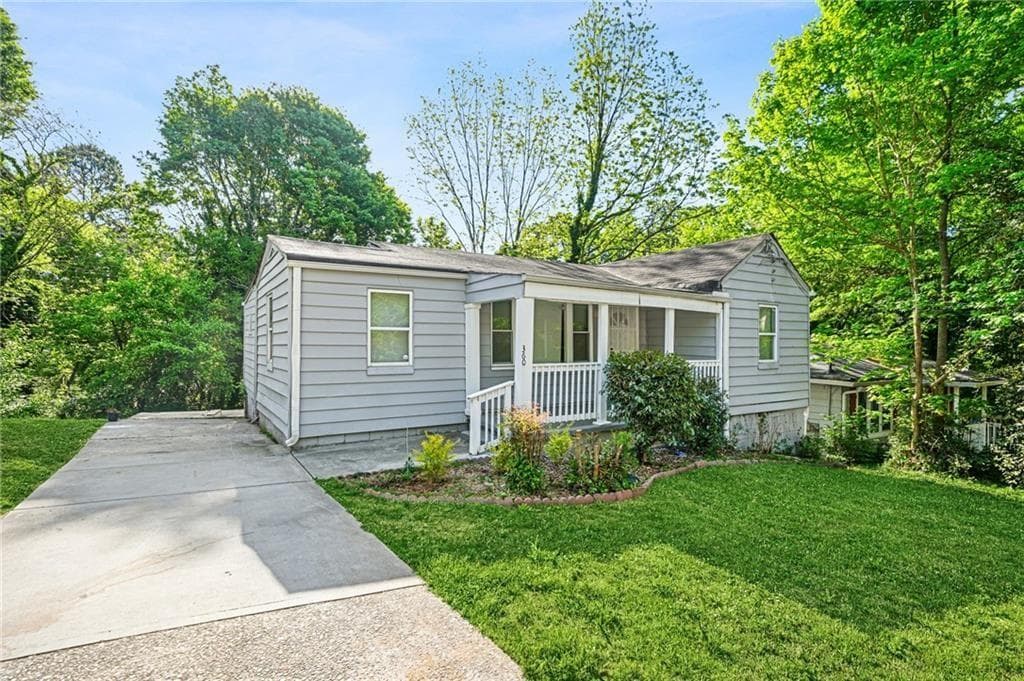 3 bedroom, 2 bathroom, 1,034 sq ft single family residence for sale at 360 Betsy Avenue, Atlanta, GA 30310 — photo 2