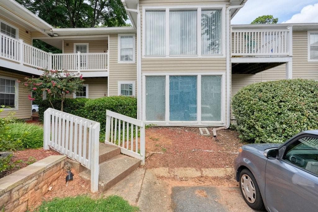2 bedroom, 2 bathroom, 1,244 sq ft condominium for sale at 702 Augusta Drive, Marietta, GA 30067 — photo 4