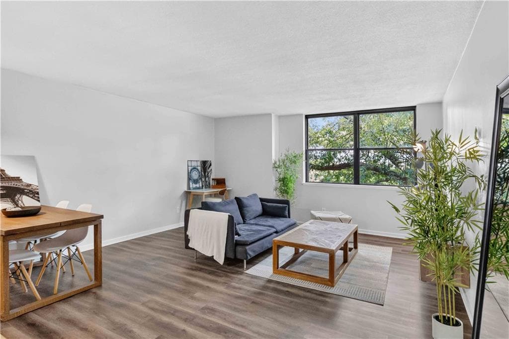 2 bedroom, 2 bathroom, 976 sq ft condominium for sale at 2965 Pharr Court South 319, Atlanta, GA 30305 — photo 2