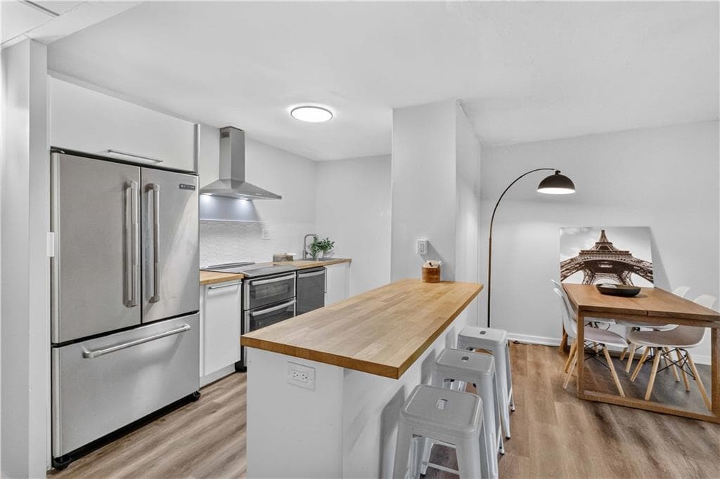 2 bedroom, 2 bathroom, 976 sq ft condominium for sale at 2965 Pharr Court South 319, Atlanta, GA 30305 — photo 3
