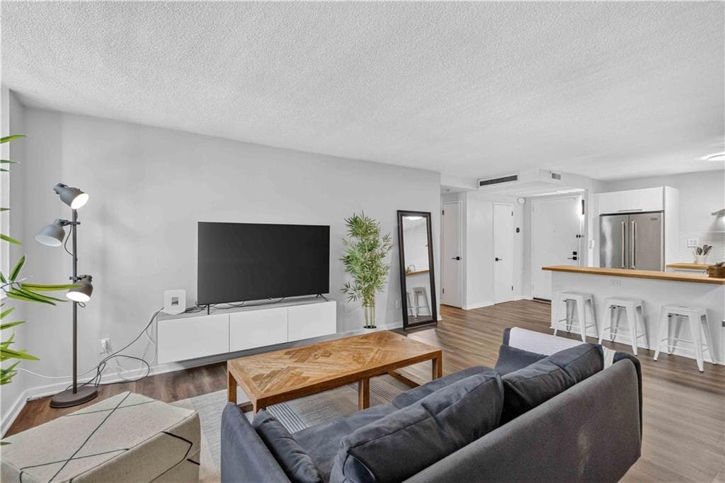 2 bedroom, 2 bathroom, 976 sq ft condominium for sale at 2965 Pharr Court South 319, Atlanta, GA 30305 — photo 6