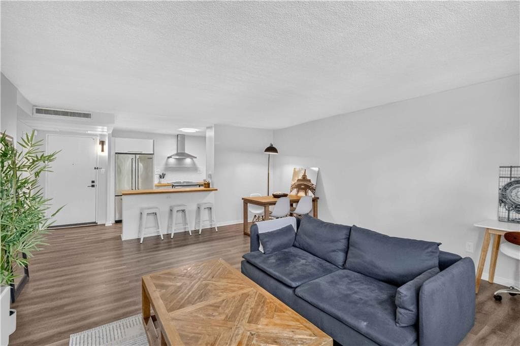 2 bedroom, 2 bathroom, 976 sq ft condominium for sale at 2965 Pharr Court South 319, Atlanta, GA 30305 — photo 7