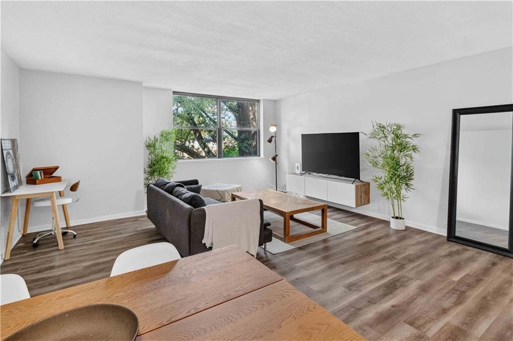 2 bedroom, 2 bathroom, 976 sq ft condominium for sale at 2965 Pharr Court South 319, Atlanta, GA 30305 — photo 8