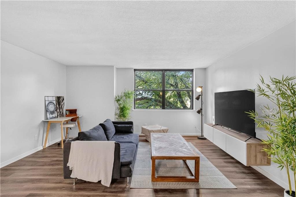 2 bedroom, 2 bathroom, 976 sq ft condominium for sale at 2965 Pharr Court South 319, Atlanta, GA 30305 — photo 9