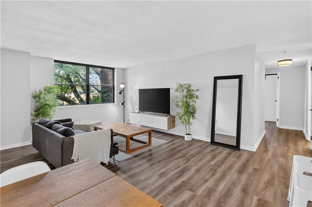 2 bedroom, 2 bathroom, 976 sq ft condominium for sale at 2965 Pharr Court South 319, Atlanta, GA 30305 — photo 1 of 28