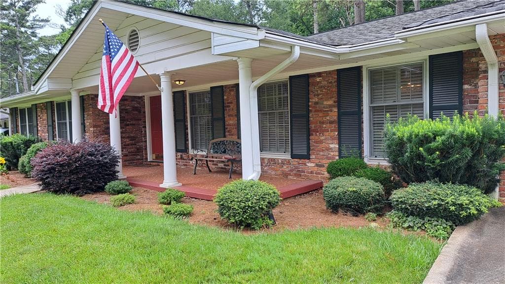 3 bedroom, 2 bathroom, 1,759 sq ft single family residence under contract at 2976 Blackwood Road, Decatur, GA 30033