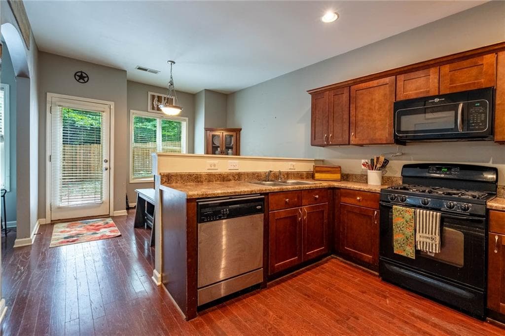 3 bedroom, 3 bathroom, 1,708 sq ft single family residence under contract at 115 Bethany Manor Drive, Ball Ground, GA 30107 — photo 10