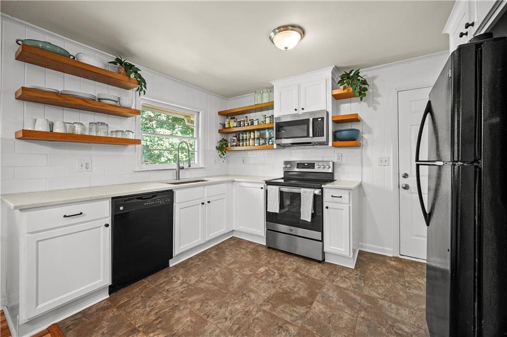 4 bedroom, 2 bathroom, 1,808 sq ft single family residence under contract at 452 Kenridge Circle, Stone Mountain, GA 30083 — photo 5