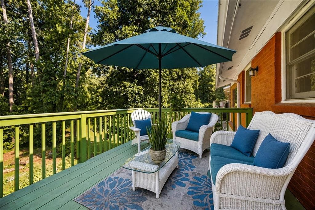 4 bedroom, 2 bathroom, 1,808 sq ft single family residence under contract at 452 Kenridge Circle, Stone Mountain, GA 30083 — photo 4