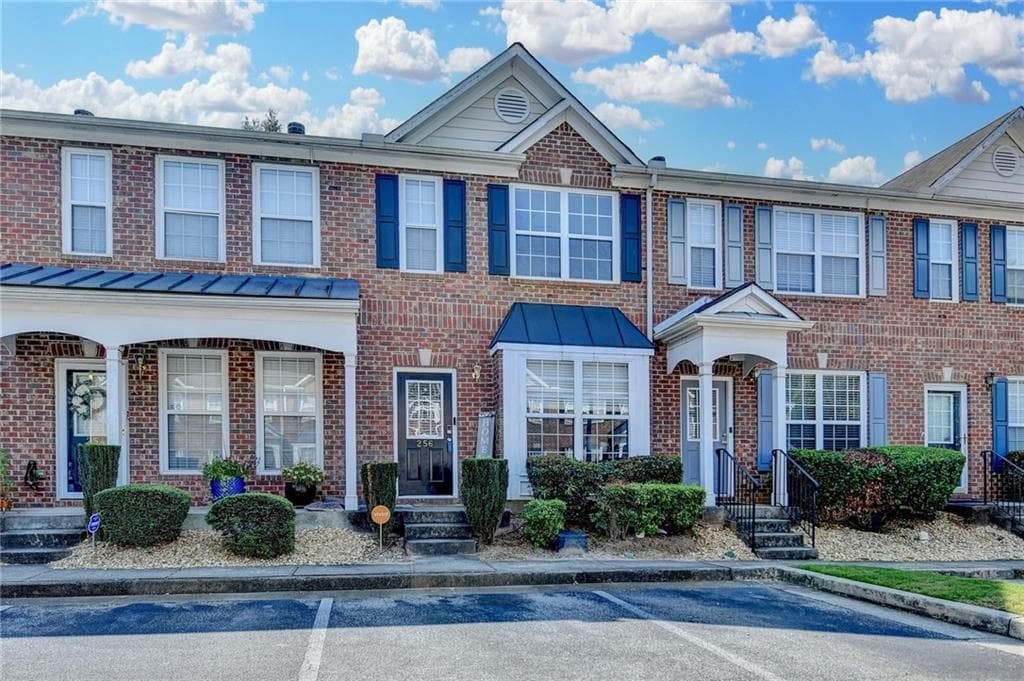 2 bedroom, 3 bathroom, 1,256 sq ft townhouse for sale at 256 Paden Cove Trail, Lawrenceville, GA 30044