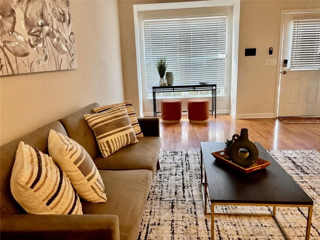 2 bedroom, 3 bathroom, 1,256 sq ft townhouse for sale at 256 Paden Cove Trail, Lawrenceville, GA 30044 — photo 7