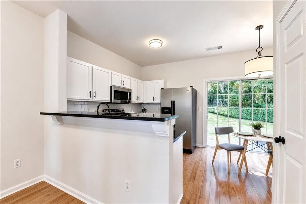 2 bedroom, 3 bathroom, 1,256 sq ft townhouse for sale at 256 Paden Cove Trail, Lawrenceville, GA 30044 — photo 9