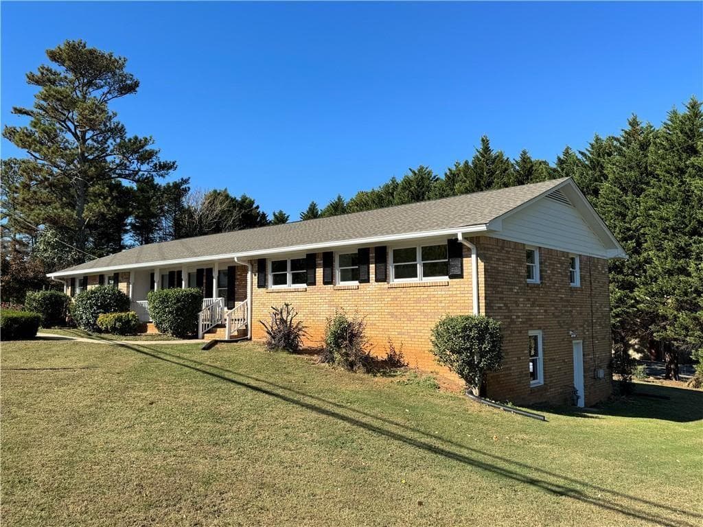 3 bedroom, 3 bathroom, 2,252 sq ft single family residence for rent at 3905 Cherokee Street, Kennesaw, GA 30144 for $2,500 a month — photo 1 of 31