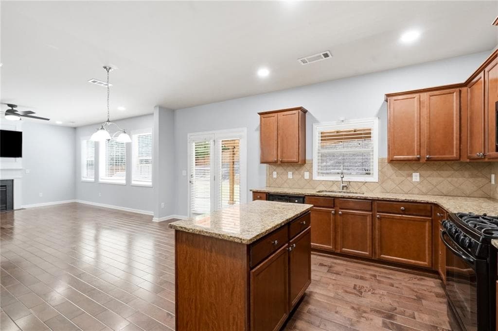 5 bedroom, 3 bathroom, 3,352 sq ft single family residence for sale at 810 Springs Crest Drive, Dallas, GA 30157 — photo 10