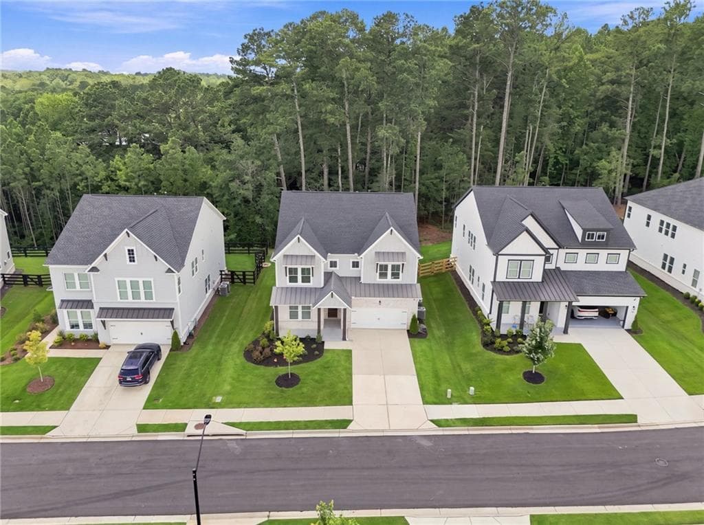 5 bedroom, 4 bathroom, 3,350 sq ft single family residence under contract at 779 Keystone Drive, Woodstock, GA 30188 — photo 2
