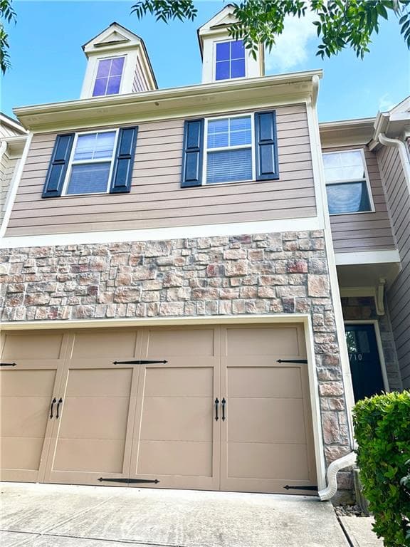 3 bedroom, 3 bathroom, 1,792 sq ft townhouse for sale at 1710 Paxton Drive, Lilburn, GA 30047 — photo 1 of 42