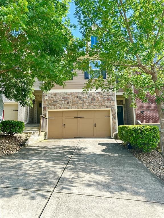 3 bedroom, 3 bathroom, 1,792 sq ft townhouse for sale at 1710 Paxton Drive, Lilburn, GA 30047 — photo 2