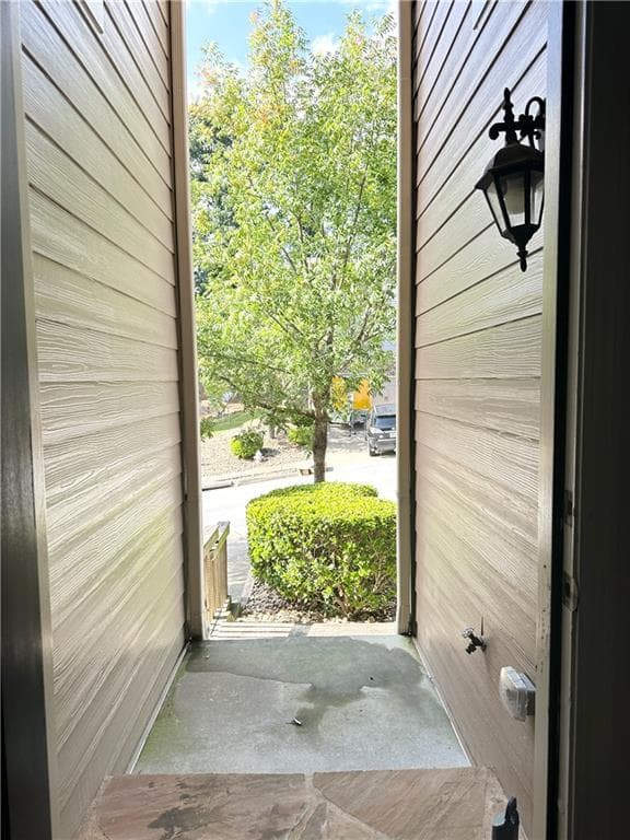 3 bedroom, 3 bathroom, 1,792 sq ft townhouse for sale at 1710 Paxton Drive, Lilburn, GA 30047 — photo 3