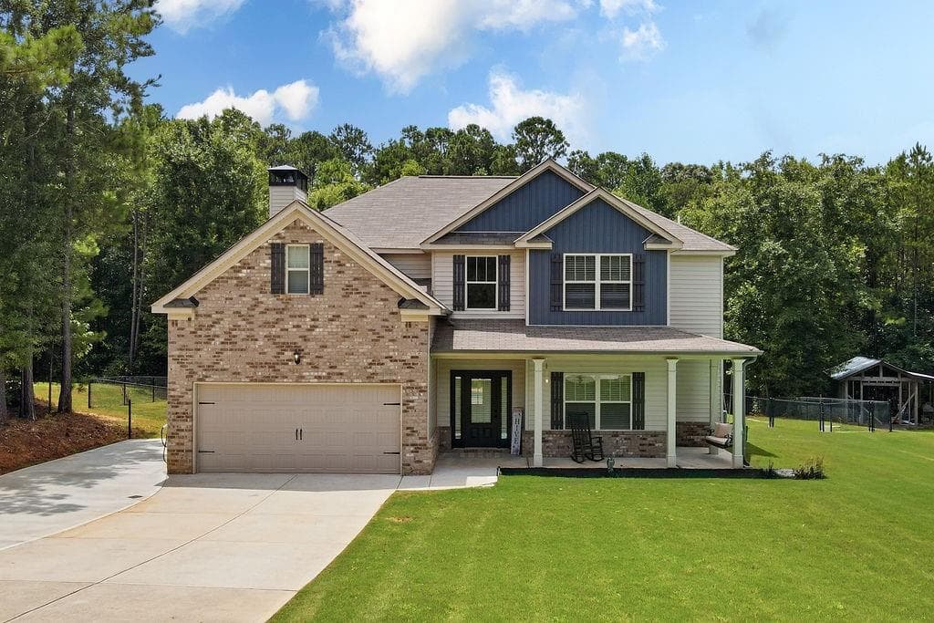 4 bedroom, 3 bathroom, 2,575 sq ft single family residence for sale at 129 Waterford Drive, Jackson, GA 30233 — photo 2