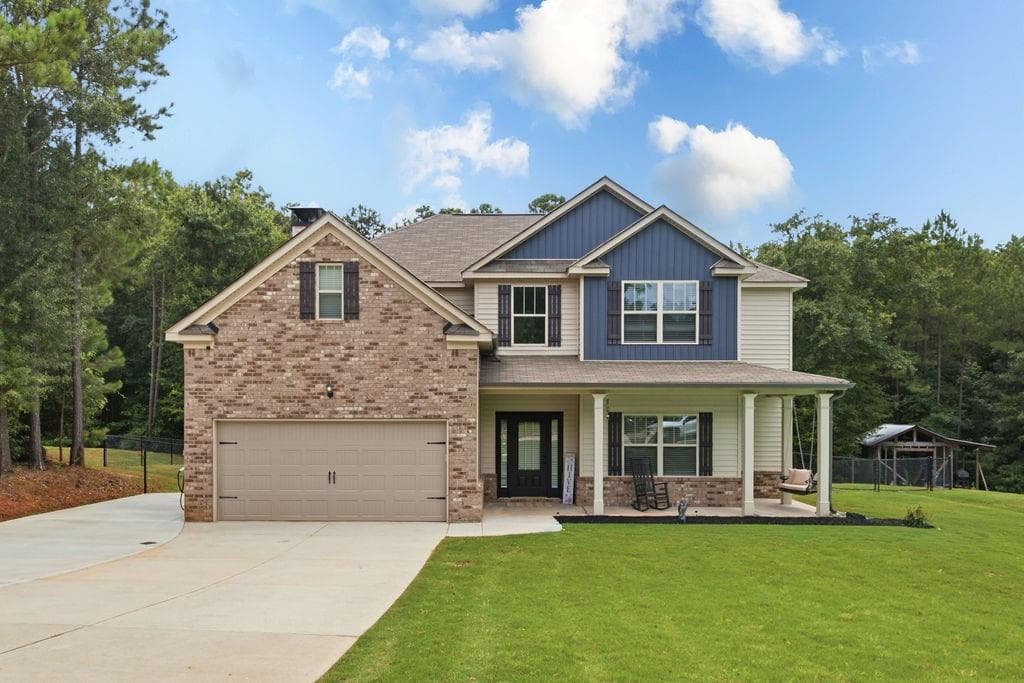 4 bedroom, 3 bathroom, 2,575 sq ft single family residence for sale at 129 Waterford Drive, Jackson, GA 30233 — photo 3