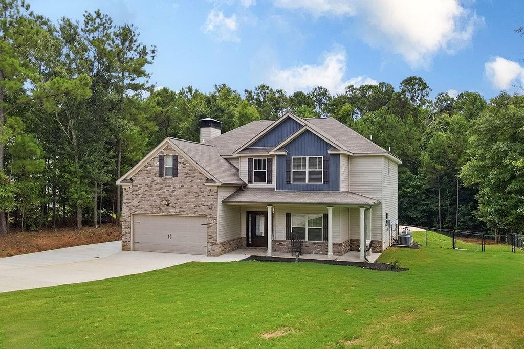 4 bedroom, 3 bathroom, 2,575 sq ft single family residence for sale at 129 Waterford Drive, Jackson, GA 30233 — photo 4