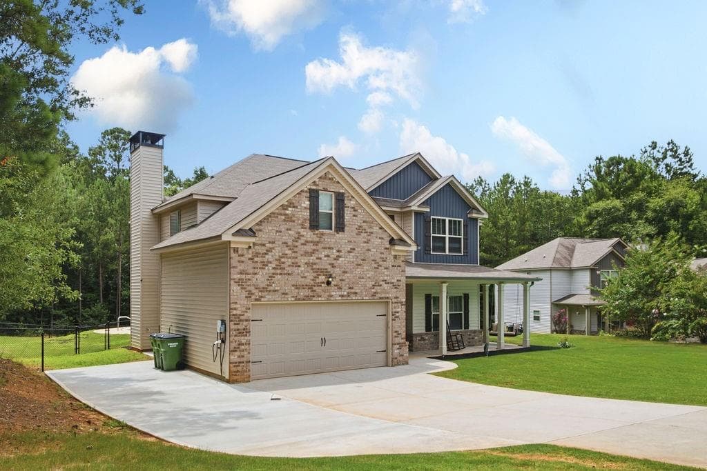 4 bedroom, 3 bathroom, 2,575 sq ft single family residence for sale at 129 Waterford Drive, Jackson, GA 30233 — photo 5