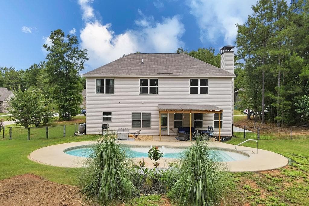 4 bedroom, 3 bathroom, 2,575 sq ft single family residence for sale at 129 Waterford Drive, Jackson, GA 30233 — photo 8