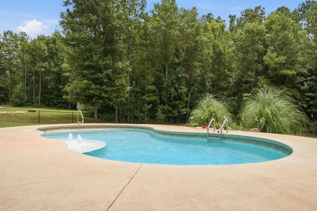 4 bedroom, 3 bathroom, 2,575 sq ft single family residence for sale at 129 Waterford Drive, Jackson, GA 30233 — photo 9