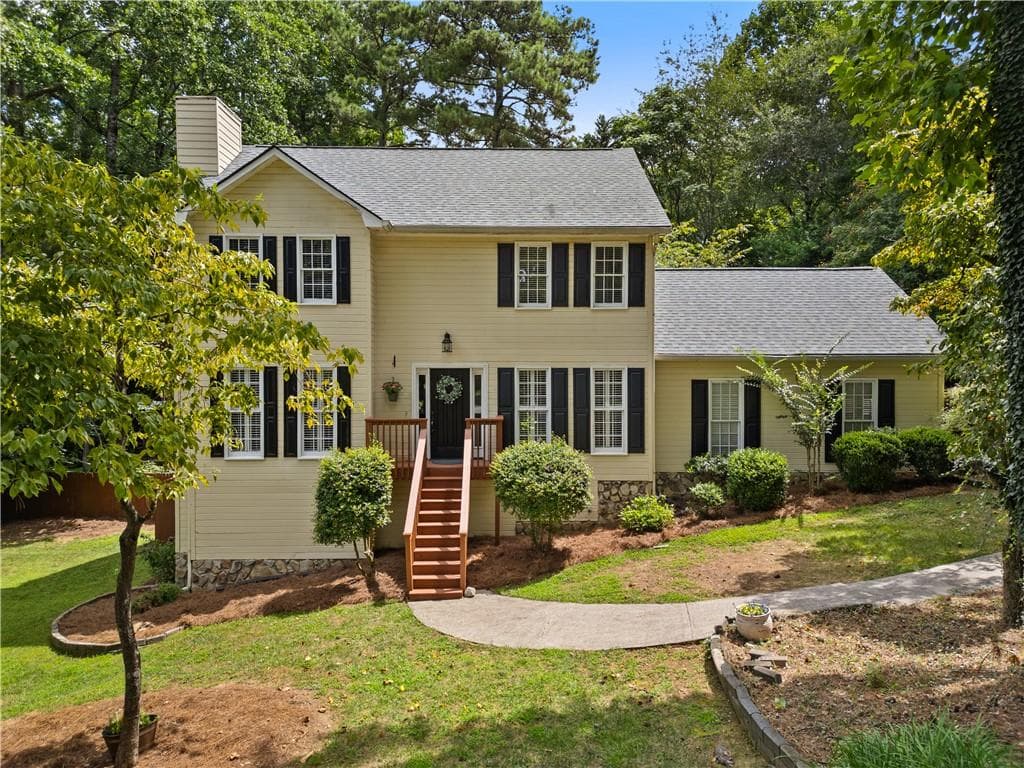 3 bedroom, 3 bathroom, 2,004 sq ft single family residence for sale at 303 Gantt Trace, Woodstock, GA 30188 — photo 3
