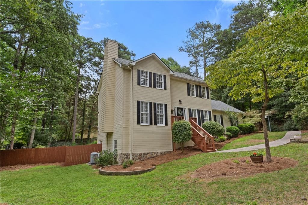 3 bedroom, 3 bathroom, 2,004 sq ft single family residence for sale at 303 Gantt Trace, Woodstock, GA 30188 — photo 5