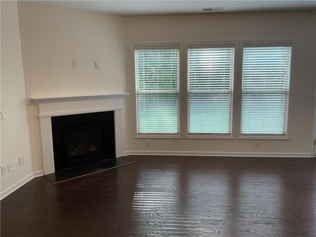 3 bedroom, 3 bathroom, 1,895 sq ft townhouse for rent at 7305 Heritage Oak Court, Cumming, GA 30040 for $2,500 a month — photo 3